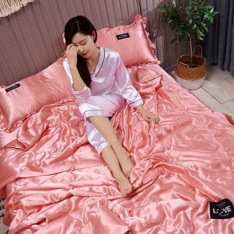 Vaskbar is Silke Sommer Ensfarge Super Myk Sklisikker Jacquard Sengetrekk Quilting For Voksen Barn Pustende Sove Sengeteppe