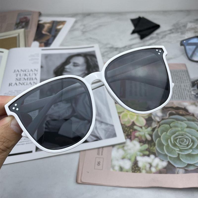 Trendy GM Square Sunglasses for Men and Women - Perfect for Sun Protection and Live Streaming, Includes Small Gift