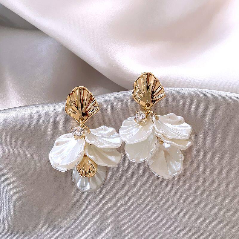 Orecchini a Polsino con Nappe di Perle per Orecchie Non Forate - Gioielli di Moda di Alta Gamma 2025 per Donne