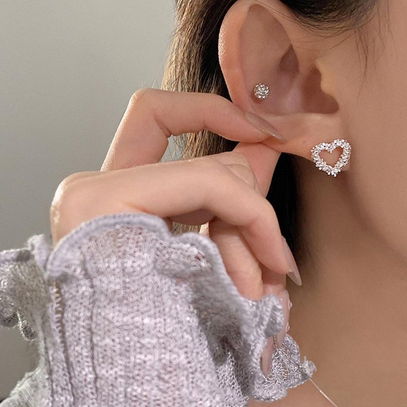 Nischendesign Feine Glänzende Silber Leere Liebe Ohrstecker Damen Einfache Persönlichkeit Modetrend Vielseitige Ohrringe Ohrringe