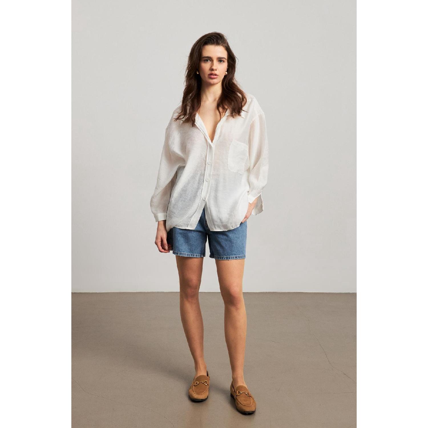 

Oversize White Women s Shirt With Drop Shoulder Pockets Standart белый