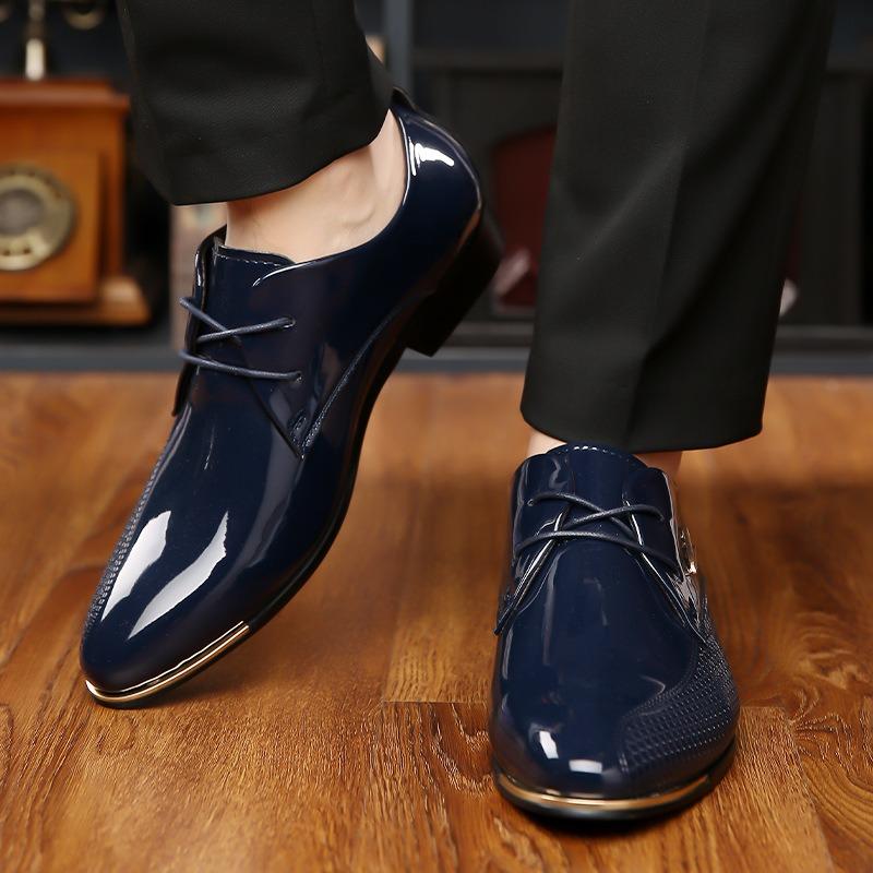 Neue spitze Herren Lederschuhe Glänzend High-End Business Formelle Schuhe für den Mann Langlebige Gesellschaftsschuhe Alle Jahreszeiten Übergröße 48