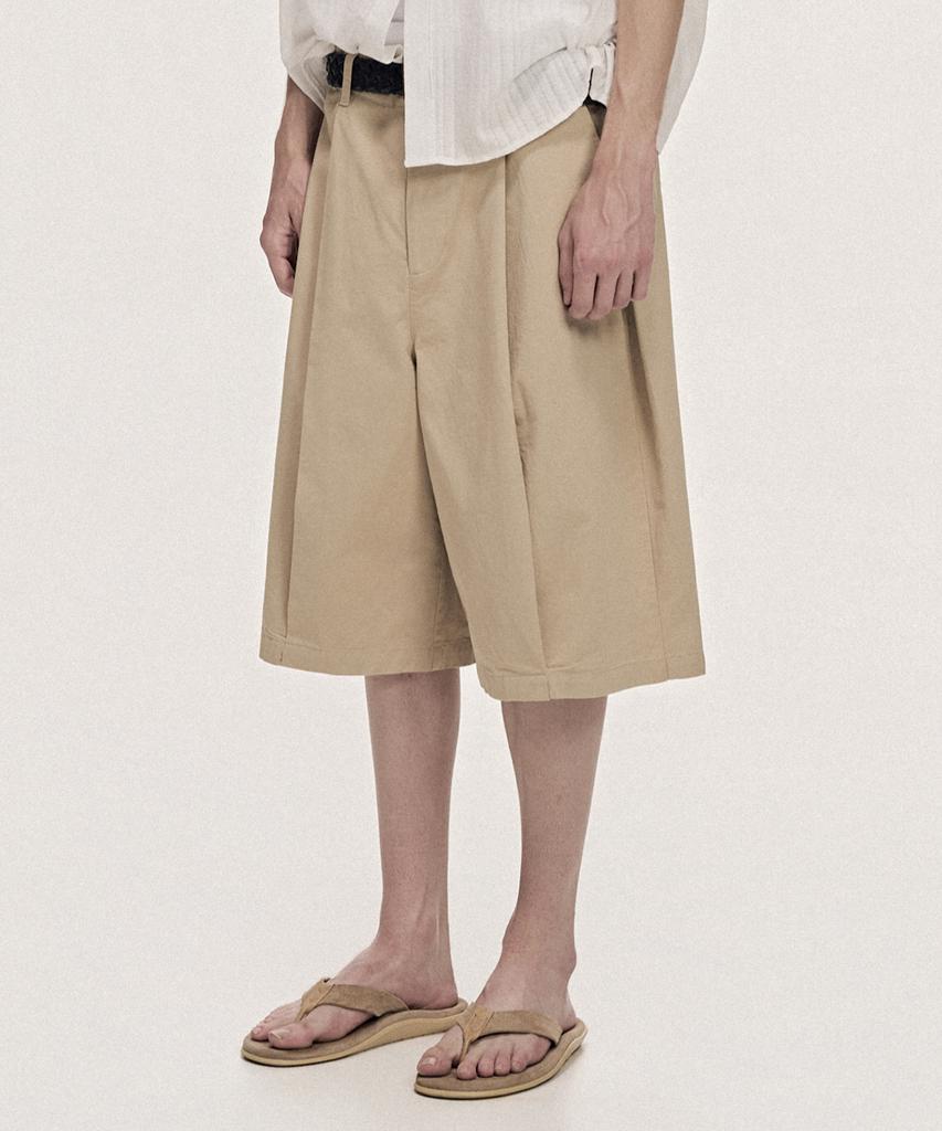 TAKEASY Deep Tuck Cotton Bermuda Shorts (Dark Beige)