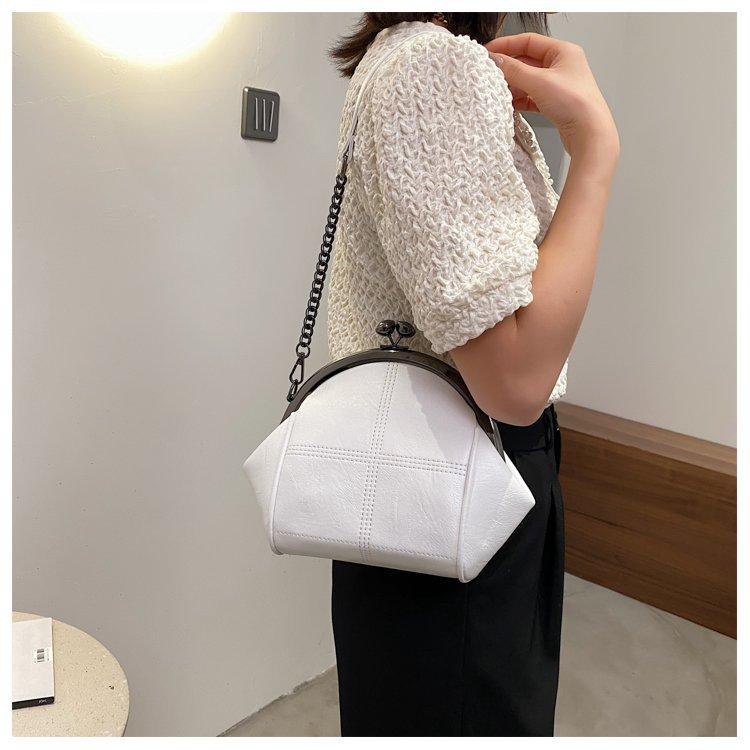 

Spring and summer new solid color simple shell bag large capacity portable change bag fashion chain oblique span shoulder mobile phone bag білий