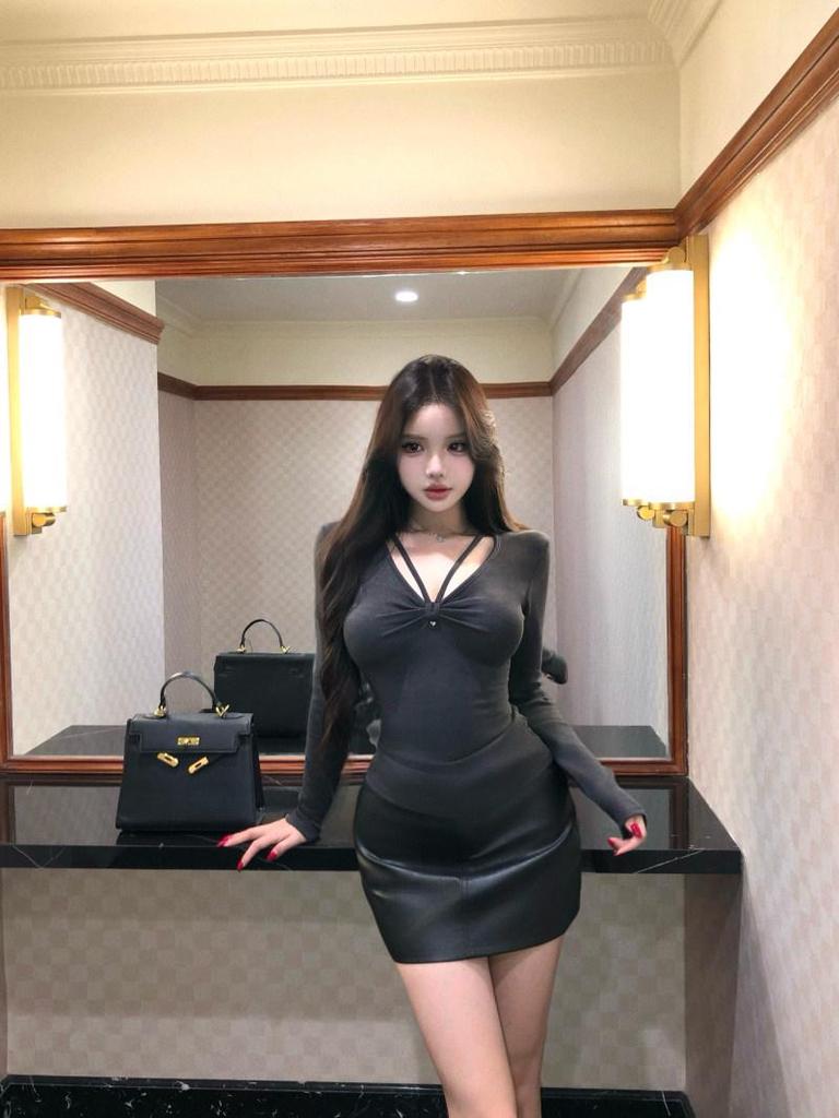 Grey V-Neck Slim Fit Long Sleeve Winter T-Shirt for Women - Waist-Cinching Sexy Style