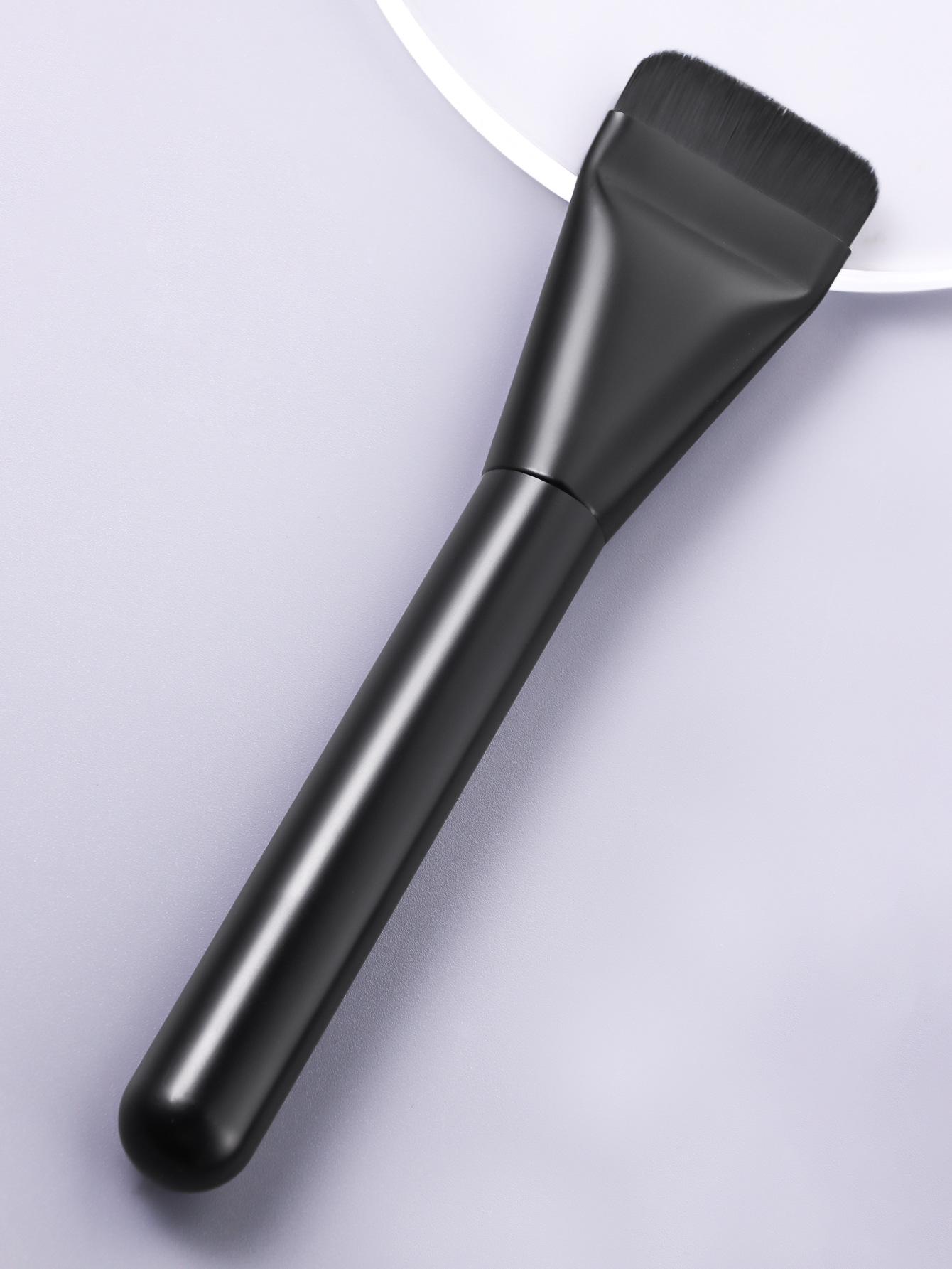 

Кисть Nongying Single-Head Foundation & Concealer Brush – неабсорбирующий косметический инструмент чёрный