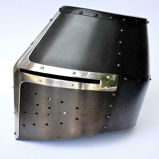 Středověká černěná německá velká přilba z oceli 18 Gauge