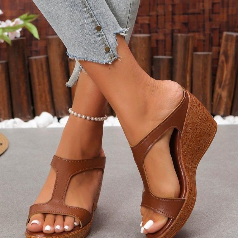 Fashion The 2025 New Summer Women's Versatile Wedge Heel, Pancake Thick-soled High Heels and Flip-flops Can Be Worn Outside
