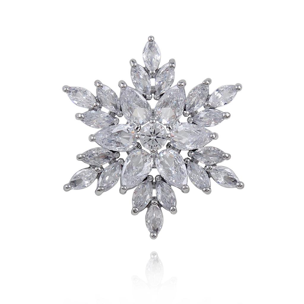 Elegante Schneeflocken Zirkonia Brosche für Damen: Luxuriöse Anstecknadel für Anzüge und Hemden