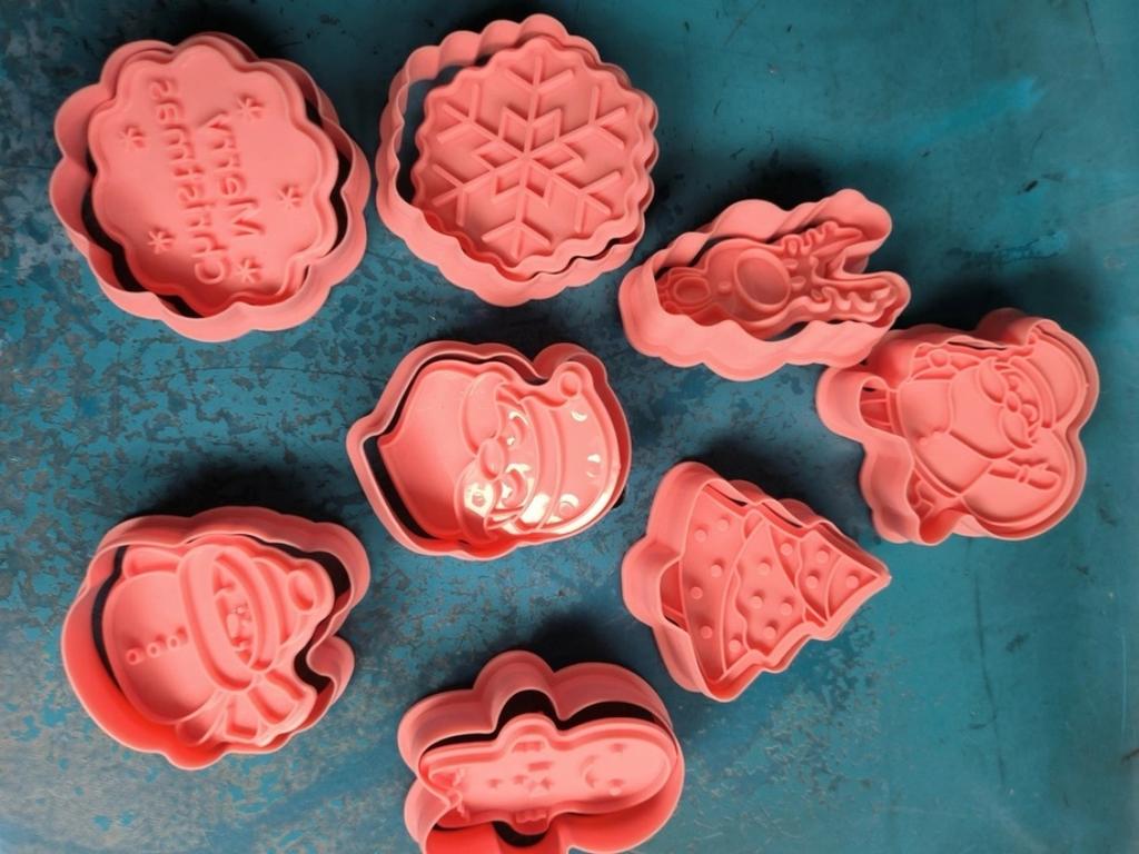 8pcs Christmas Series Cookie Mold Set Cartoon Cookie Cutter Pressable Biscuit Mold Confectionery Stamp Baking Pastry Cookie Tool
