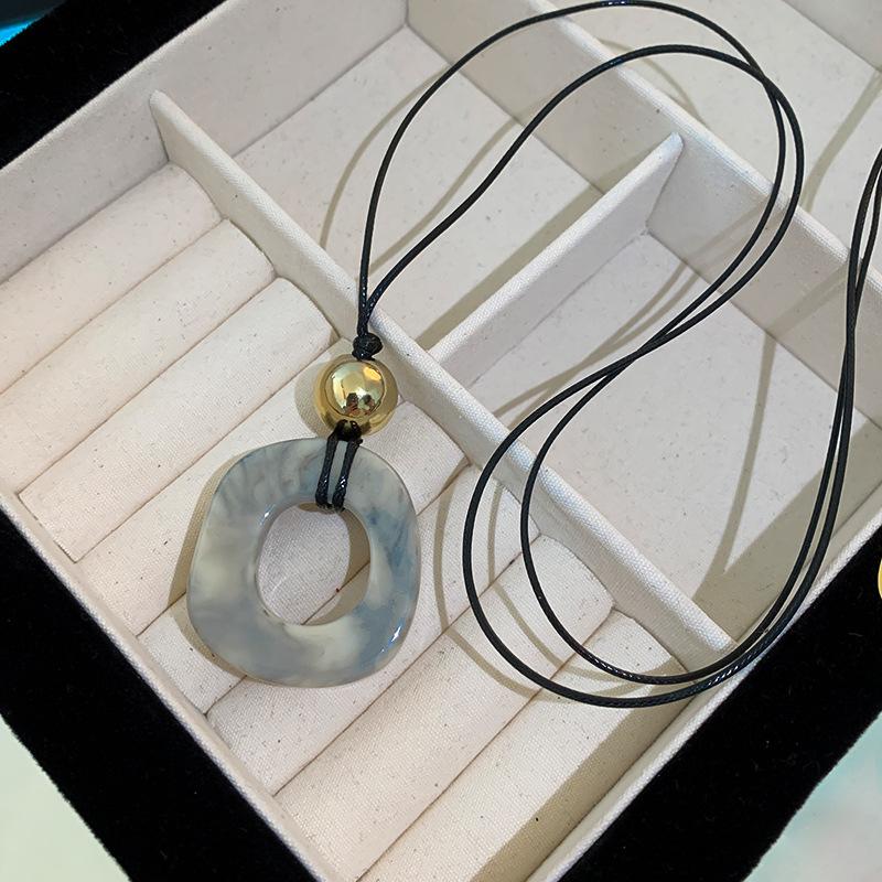 Retro Heart-shaped Bow Pendant Necklace for Women, New Chinese-style Zen-inspired Feather Peace Pendant