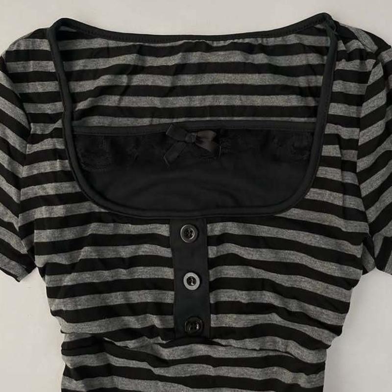 Gotisches Harajuku Y2K Damen Crop Top Lässig Enganliegend Gestreift Spitze Schleife Knopf Design Kurzarm T-Shirt Schick Trendy Streetwear