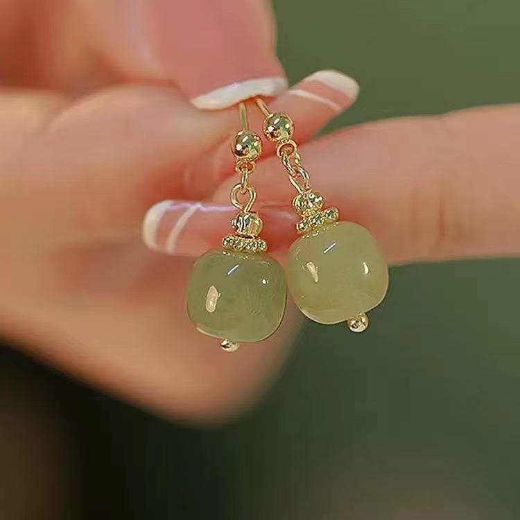 Retro Chinese Hetian Hanfu Style Clip-On Earrings - Unique Niche Design, No Piercing Needed