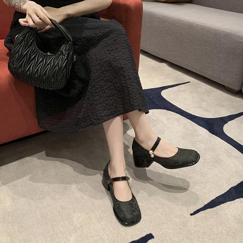 Mode Damen Neue Explosive Einzelne Schuhe Damen Frühling Alles Passend Mittelhoher Absatz Quadratische Sanfte Schuhe Damen
