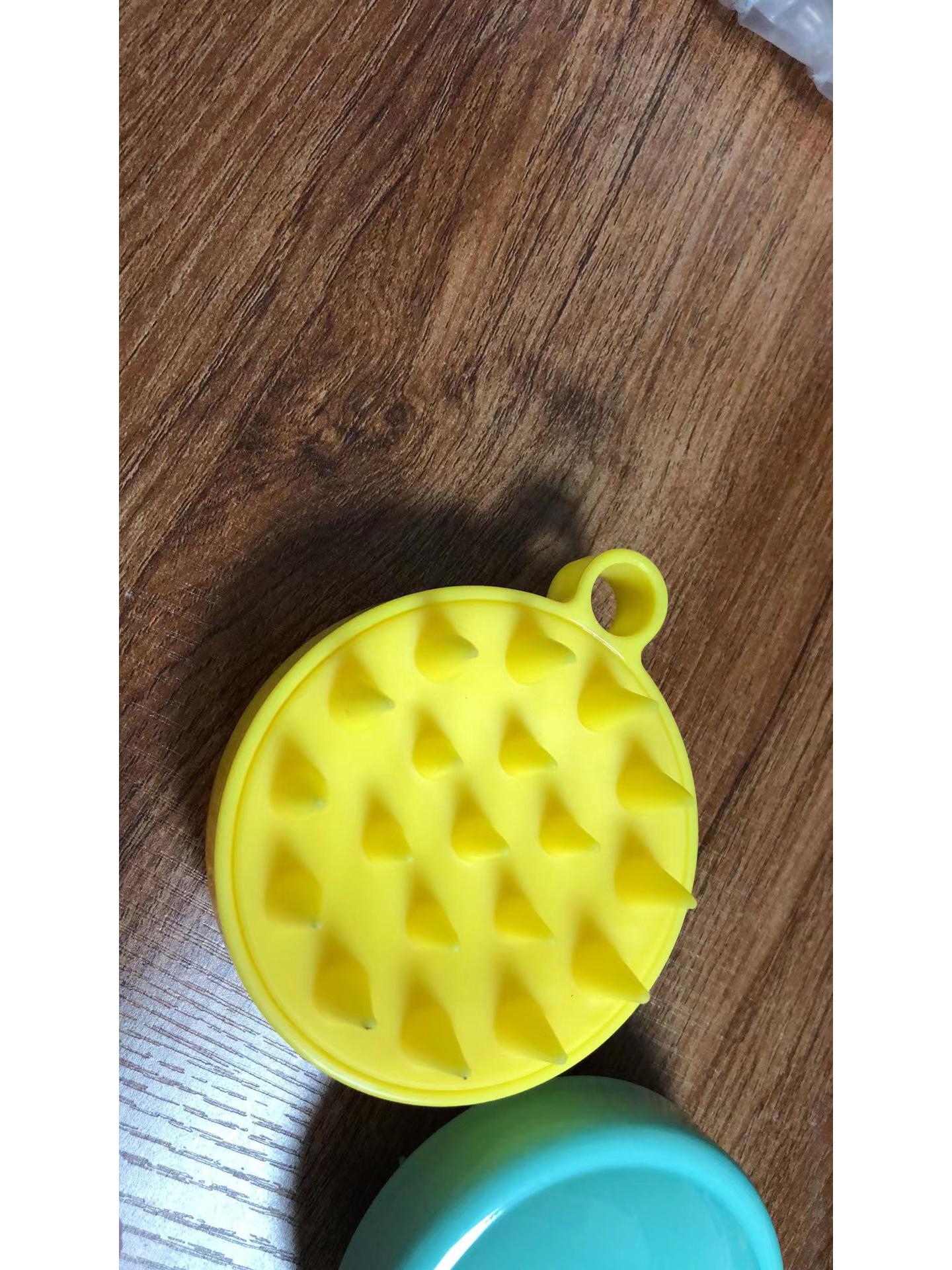 

Шампунь-щетка и массажная расческа для кожи головы с мягкой резиновой щетиной