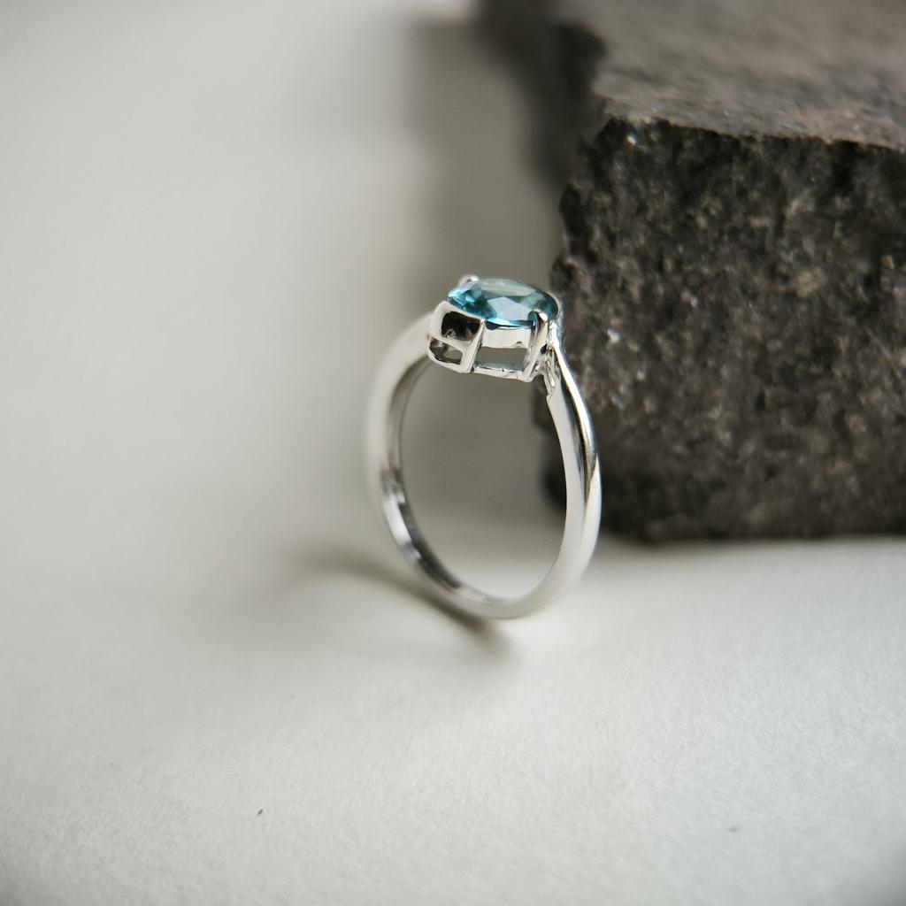 Серебряное кольцо с топазом Лондон Блю 0.817ct, вес изделия 2,42 гр (2188674)