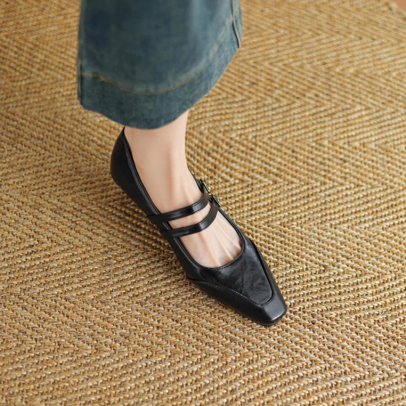 

New women s casual small leather shoes rubber soft sole low heel large size shoes pointed one pedal comfortable wedge heel single shoes women 39 чёрный