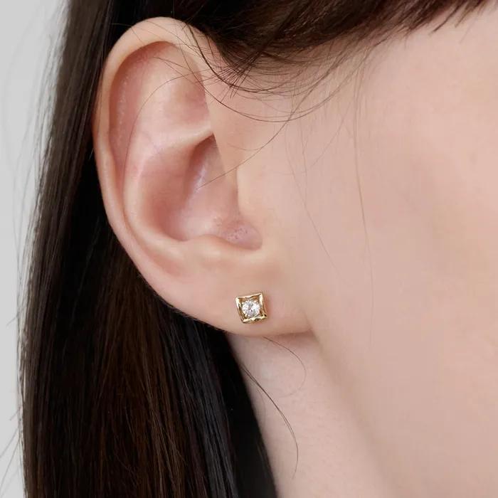 14k Square Cushion Piercing (single)