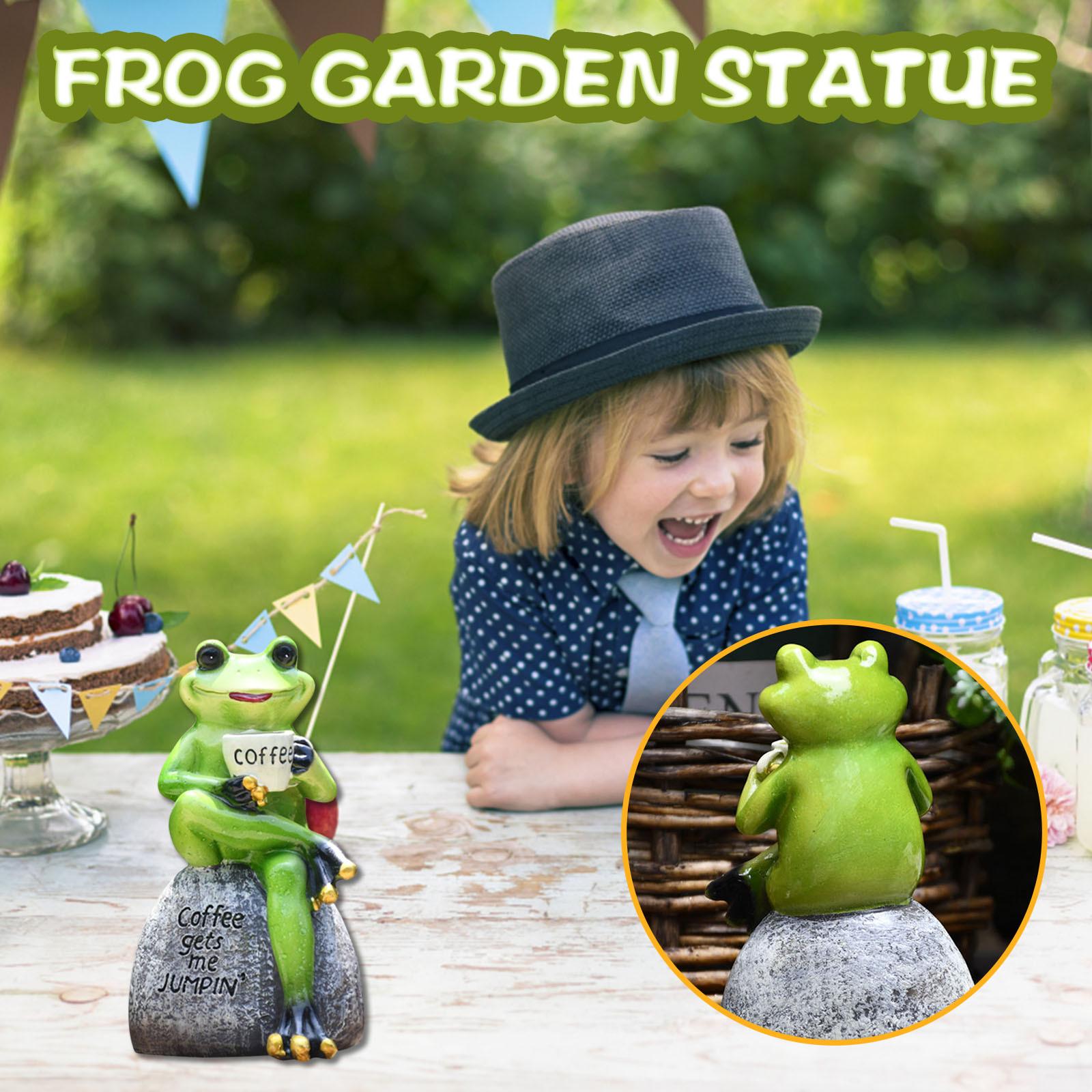 

Статуя лягушки в саду Статуя, лягушка, сидящая на каменной статуе, украшение сада