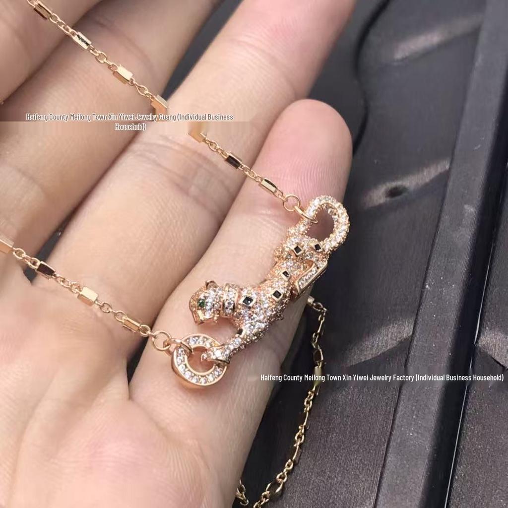 Luxury European/American Cross-Border Full Diamond Studded Reclining Leopard Necklace with Shy Leopard Pendant
