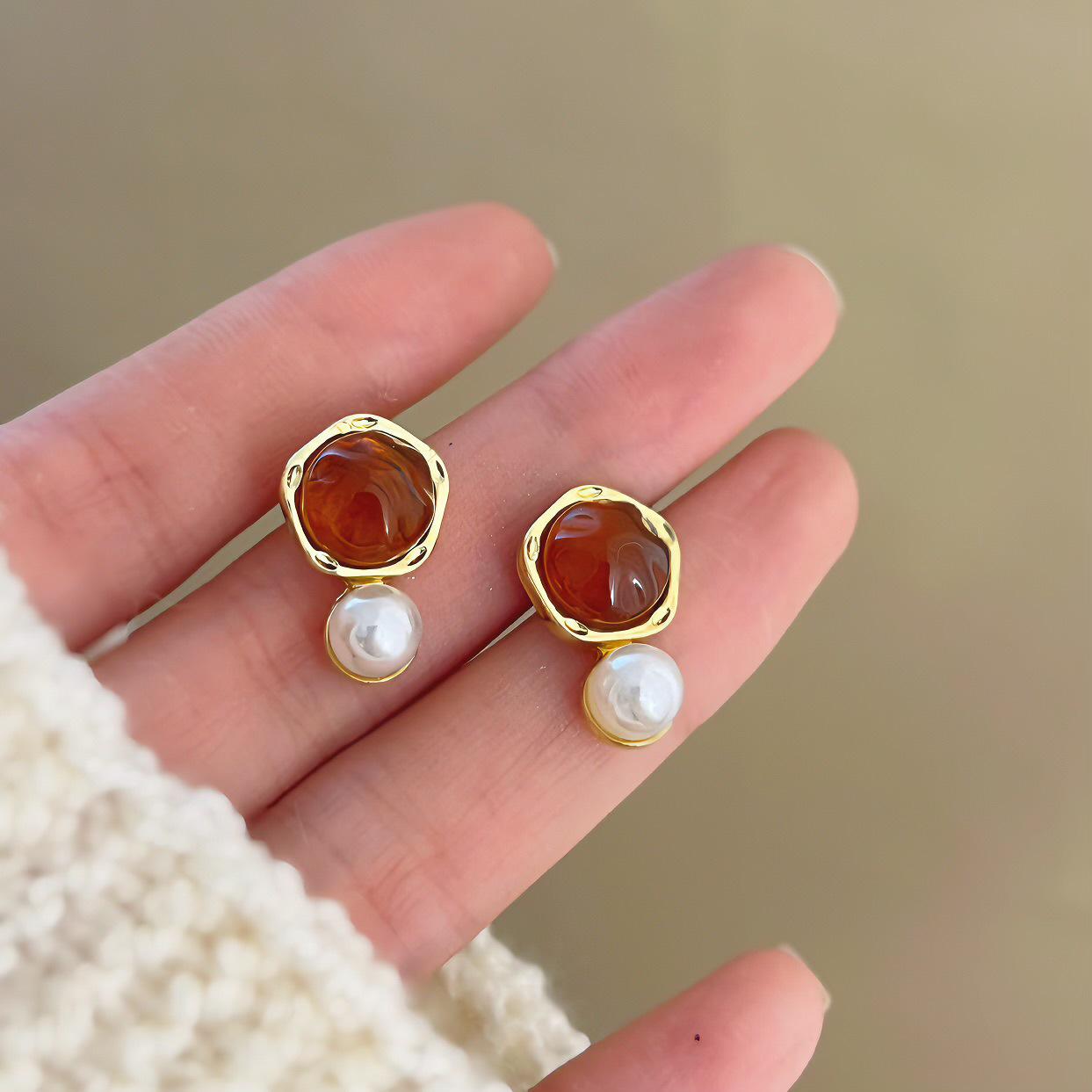 

«Серьги-иглы Майяра 925»: Янтарный жемчуг в стиле ретро для осени/зимы