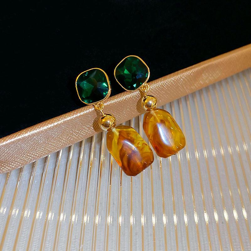 Gold Plated U-Shaped Retro Resin Ear Cuffs - Melaude Versatile Earrings for Women - Autumn/Winter Fashion Accessory