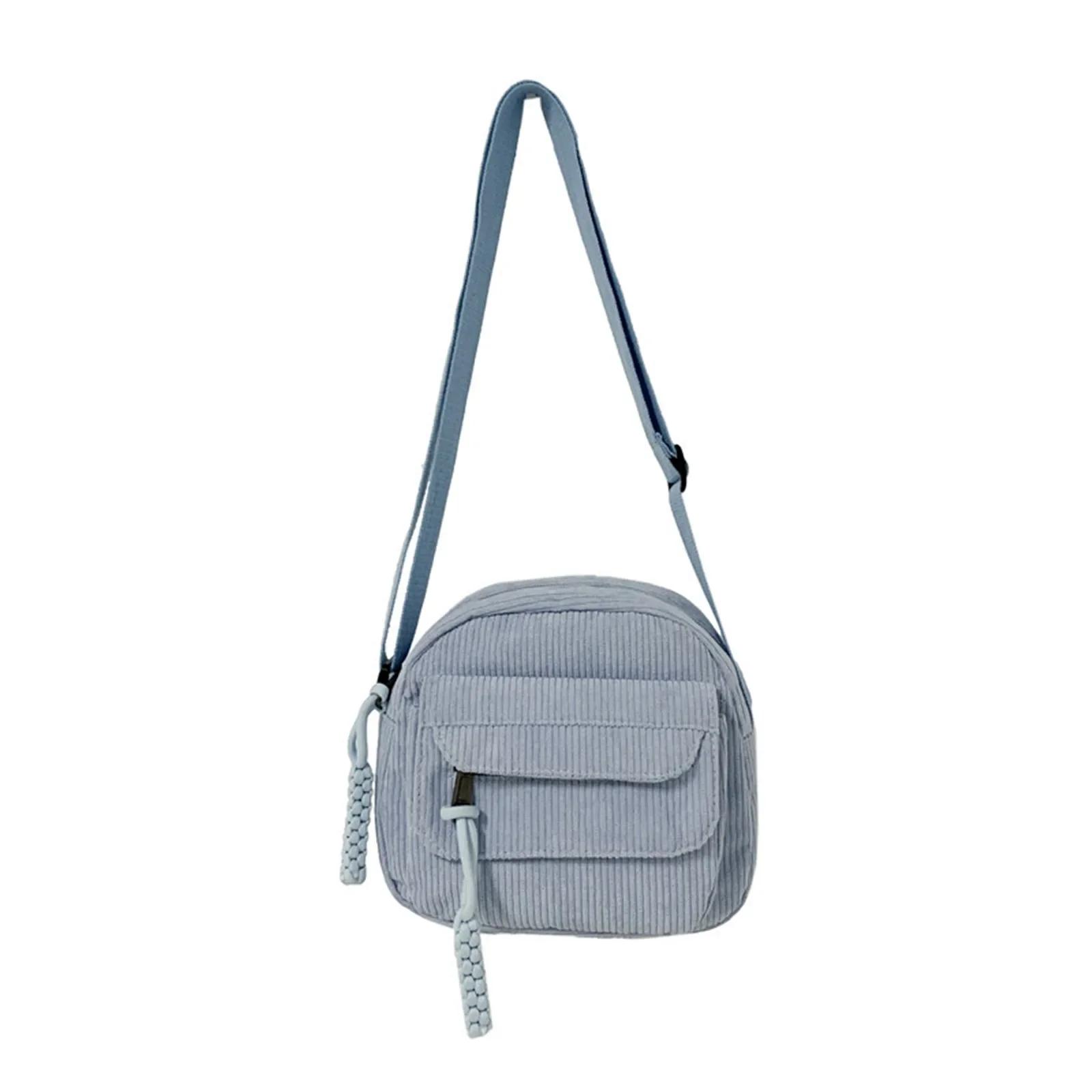 

Маленька жіноча вельветова сумка через плече. Дорожня сумка через плече для дівчинки-підлітка. Симпатична студентська вулична корейська квадратна сумка. небо синє кольору