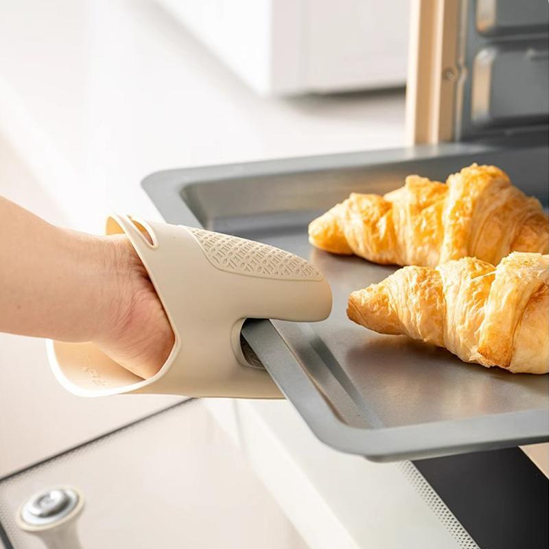 1PC Kitchen Counter Protector Pads - Mats for Hot Pans and Dishes, Thick Silicone Hand Grips - Essential Kitchen Accessories