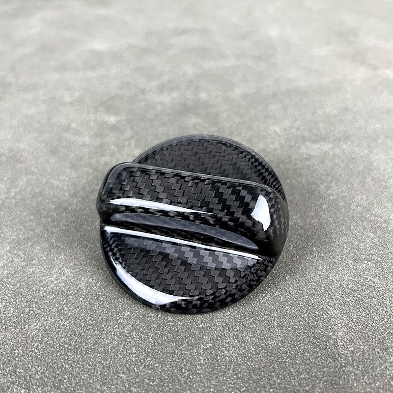 Nakrętka zbiornika paliwa z włókna węglowego do Toyota GR86, Lexus IS300, RCF, Subaru BRZ, Mazda 36