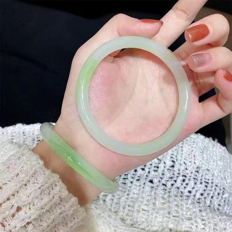 One-Step Glass-Like Jade Bangle: Xiaohongshu Style, Natural Buzhichun Ice-Clear, Women's High-Ice Round Design.