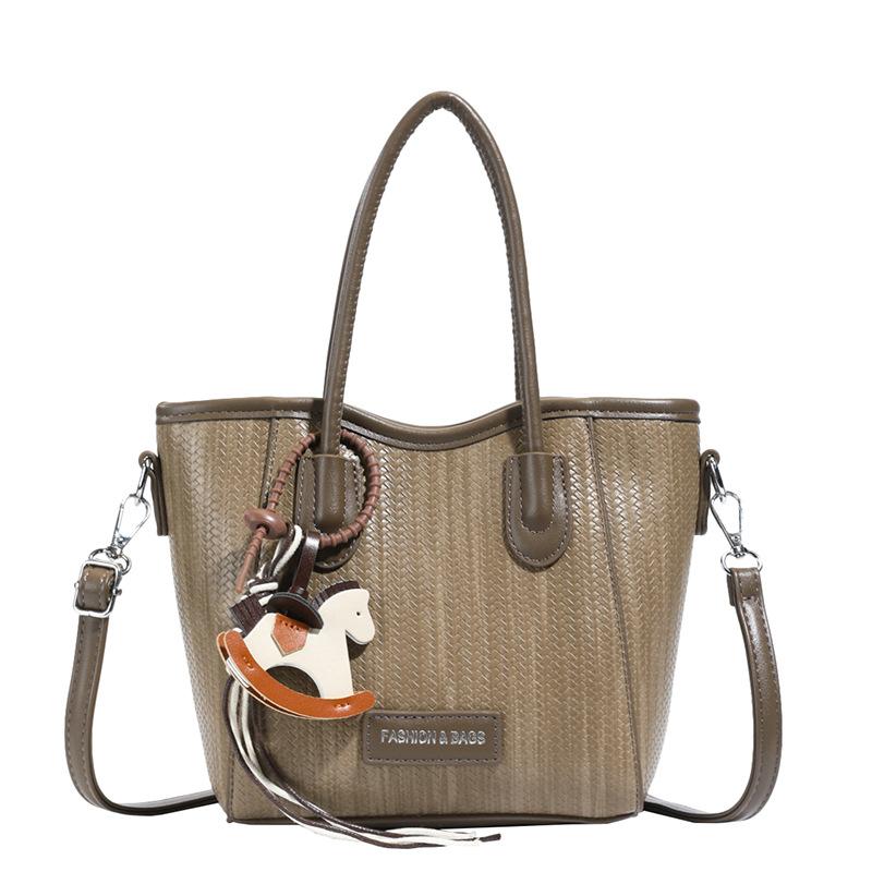 High-texture portable bucket bag women's 2025 autumn and winter new handbag fashion shoulder bag tote messenger bag