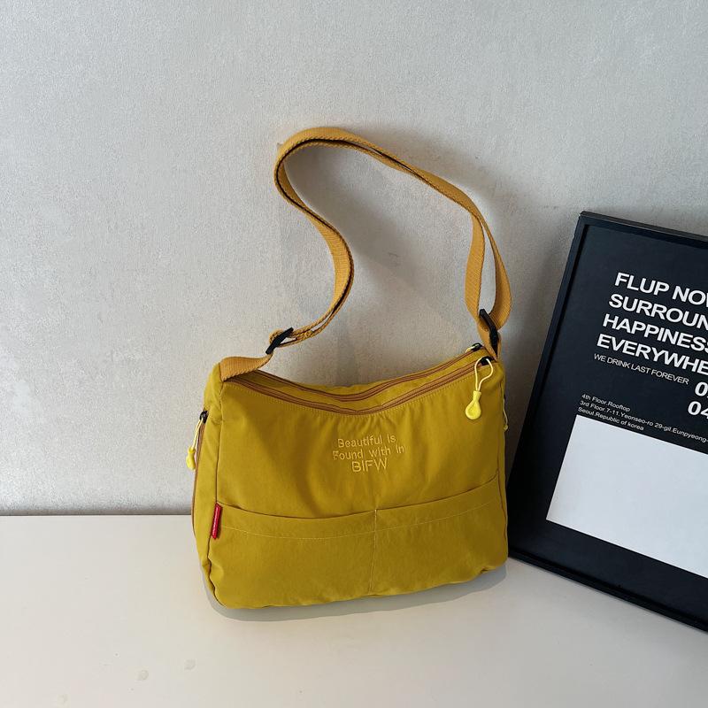 Casual waterproof nylon messenger bag shoulder cloth bag female design sense niche retro commuter dumpling bag