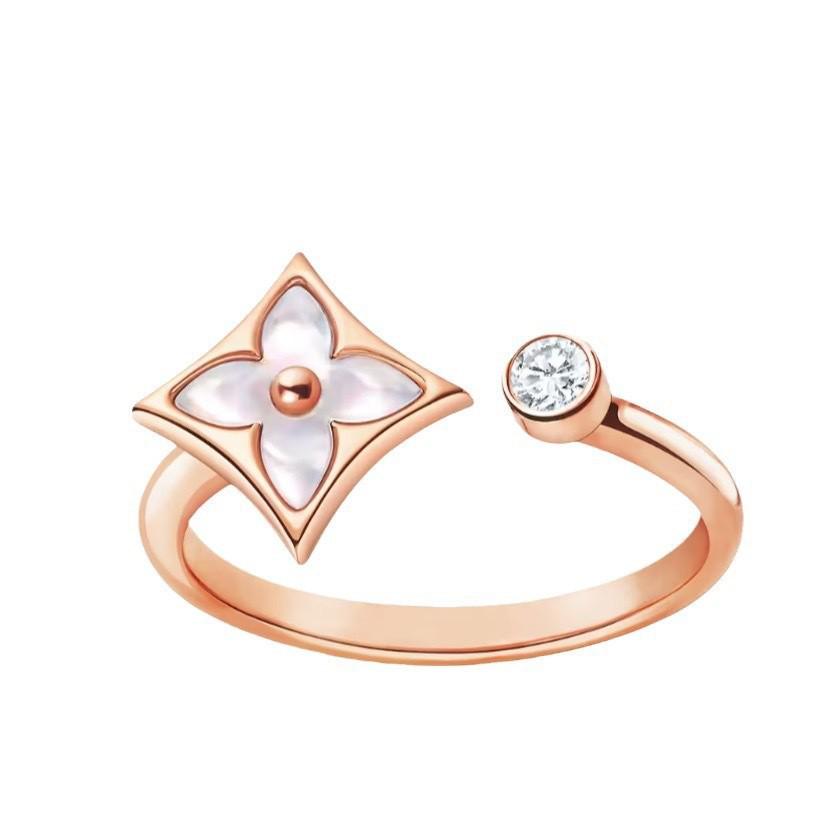 

Позолоченное кольцо-монограмма в виде четырехлистного клевера с перламутром - Женский модный аксессуар высокого класса для ношения в стопке Adjustable Size