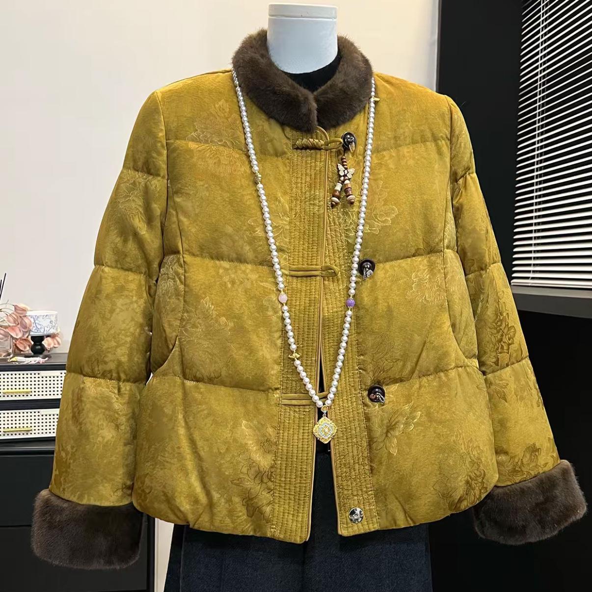 

Mom s Retro Chinese-Style Fur Collar Down Jacket - Winter 2025 Edition for Middle-Aged Women 3XL (suggested 155-170 jin)