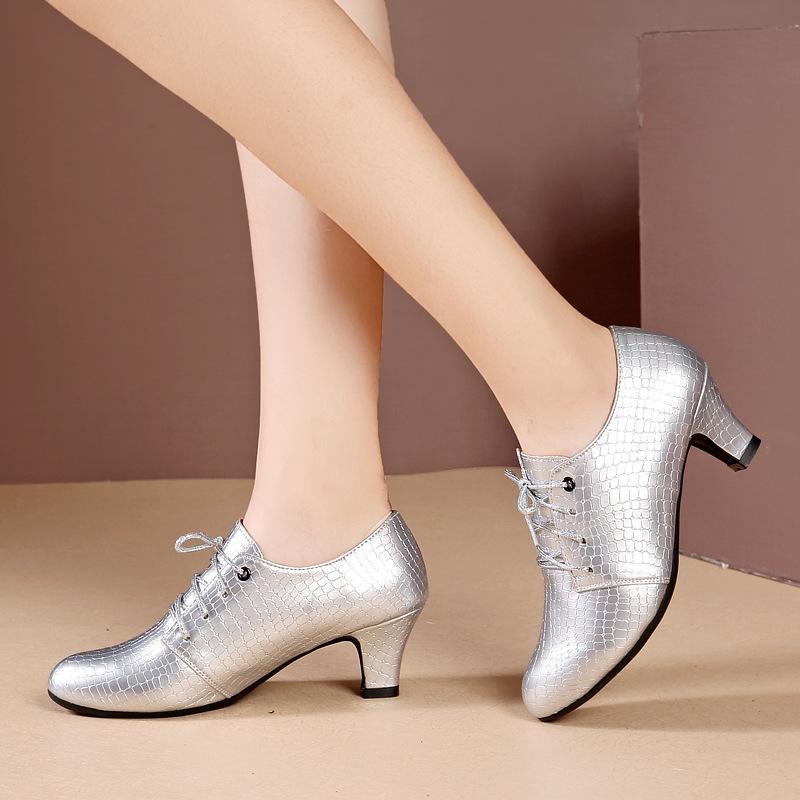 Damen Professionelle Tanzschuhe Neue Mädchen Tango Gesellschaftstanz Absätze Tanz Sneaker Damen Lateinamerikanische Schuhe Weiche Moderne Jazz Lederschuhe