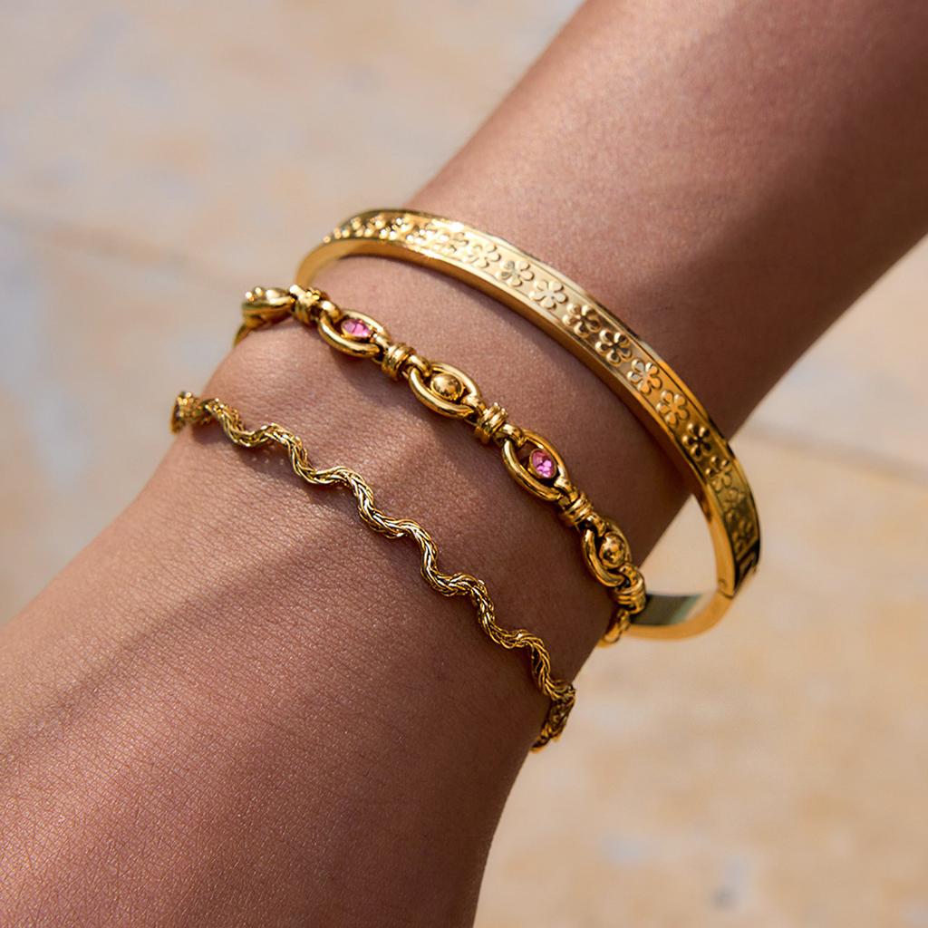 European and American stainless steel jewelry bracelets are specially supplied with explosive titanium steel sand gold