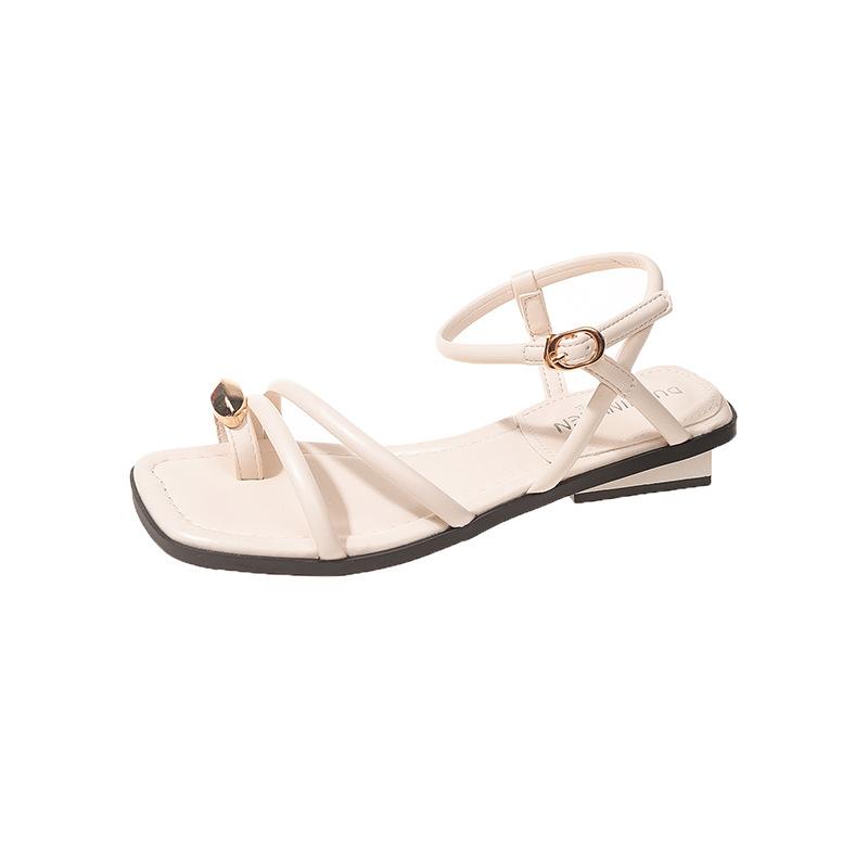 

Flat-bottomed fairy wind word with beautiful sandals female 2025 new summer wear French with skirt Roman shoes 35