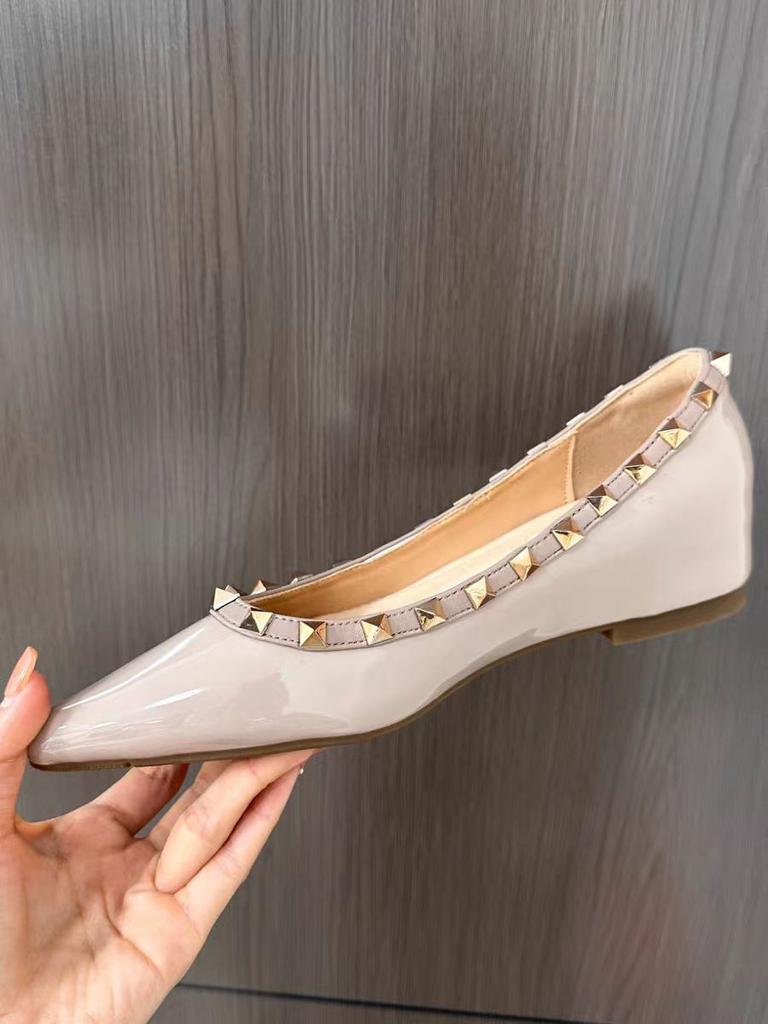 2025 new spring and autumn rivet pointed single shoes flat bottom willow shallow mouth comfortable patent leather shoes flat soft sole women's shoes