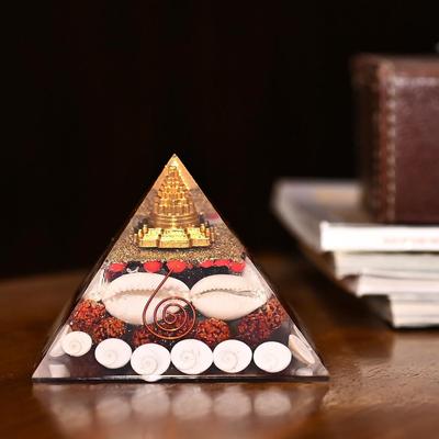 Pyramiden Vastu für Zuhause – 75 mm Lakshmi Pyramiden Vastu Set | Original Gomati Chakra, Shree Yantra, Rudraksha & Kaurimuscheln