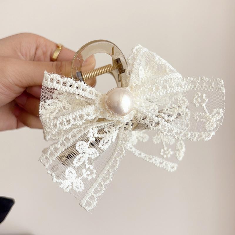 

Новая белая кружевная заколка для волос с жемчугом и бантом для женщин, для девочек, шпилька, заколка-краб, бант, бабочка, корейская, винтажная, популярная бижутерия, аксессуары