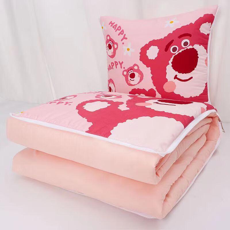 Happy Strawberry Bear 2-in-1 Kissen-Decke