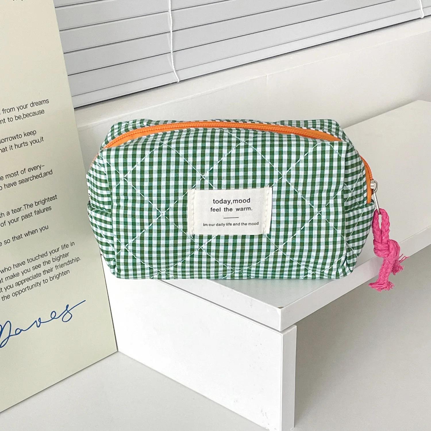 

Classic Plaid Portable Makeup Bag High Aesthetic Simple Travel Versatile Color Block Diamond Pattern Storage Bag for Cosmetics зелёный