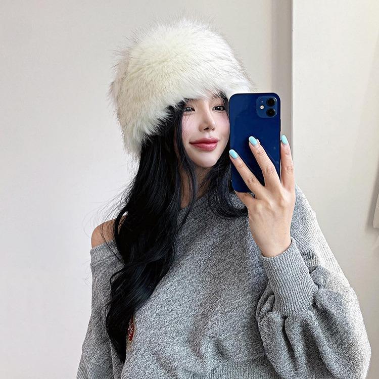 Women's Russian-Style Faux Fur Hat with Warm Ear Protection for Autumn/Winter