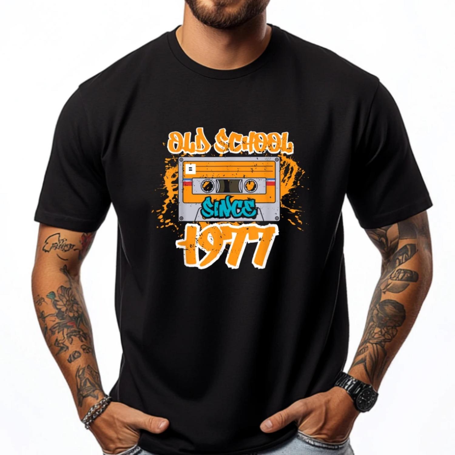 

Old School Since 1977 47th Birthday Cool Cassette Tape Black Shirt Graphic Tees Christmas Gothic Style S чёрный