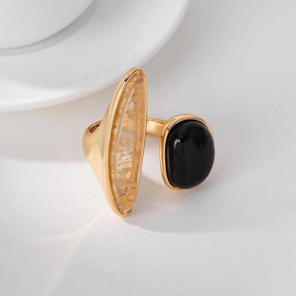 European & American Style Black Agate & Smoky Quartz Gold-Plated Ring – High-End Design with Versatile Elegance