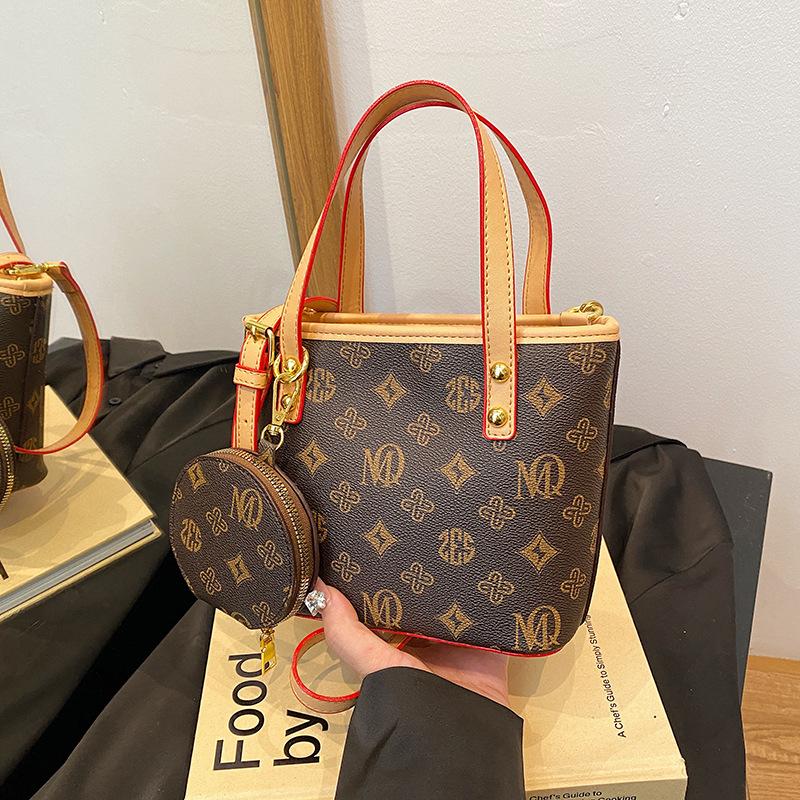 

Высококачественная женская сумка зарубежного заказа 2024 года, осень-зима, новый тренд, универсальная сумка-ведро, нишевый дизайн, сумка через плечо