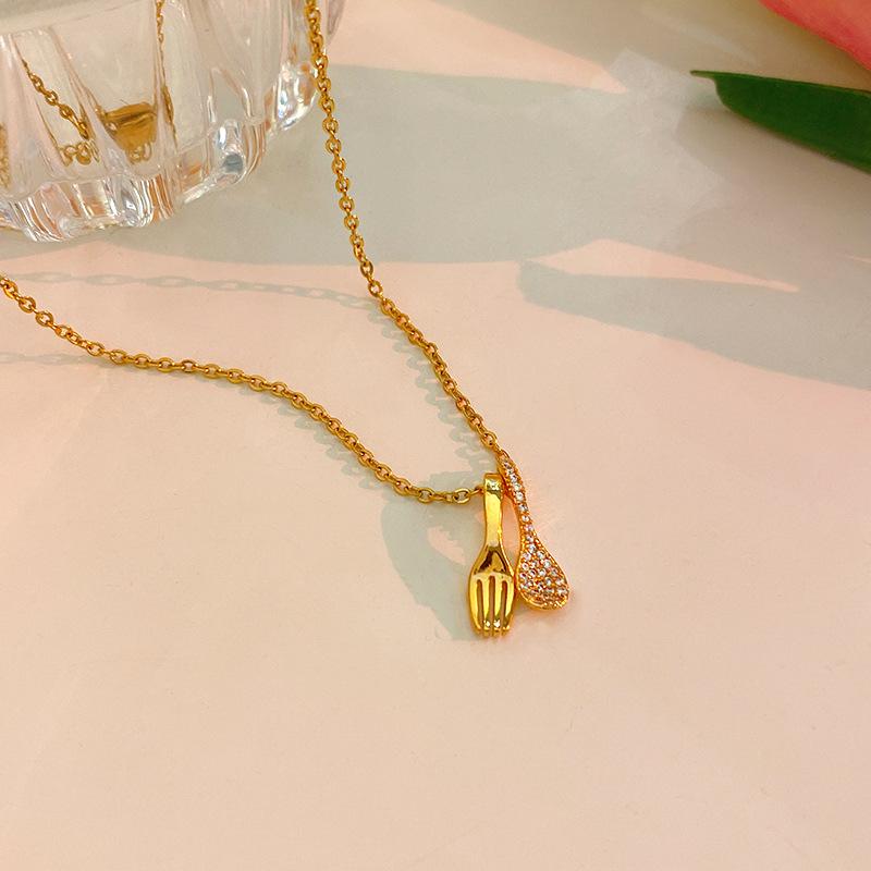 

Douyin-Style Fork & Knife Pendant Necklace: Elegant, Versatile Light Luxury for Women