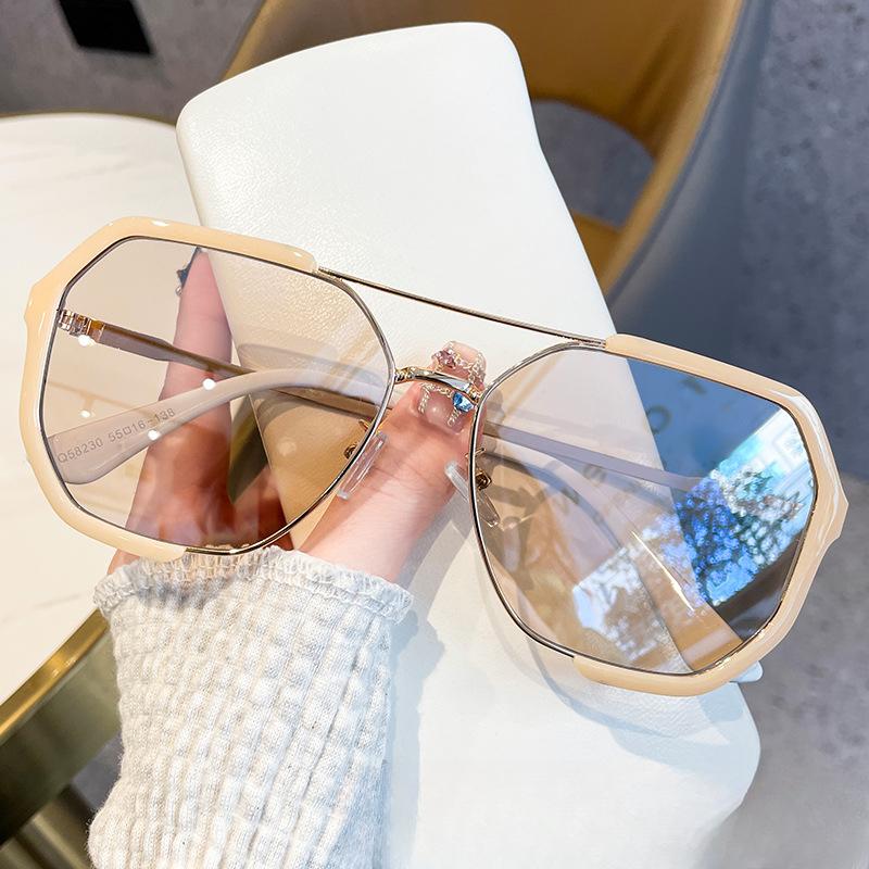 

Багатокутні сонцезахисні окуляри з великою оправою для чоловіків, жінок і тенденції європейської моди Інтернет-сонцезахисні окуляри знаменитостей УФ