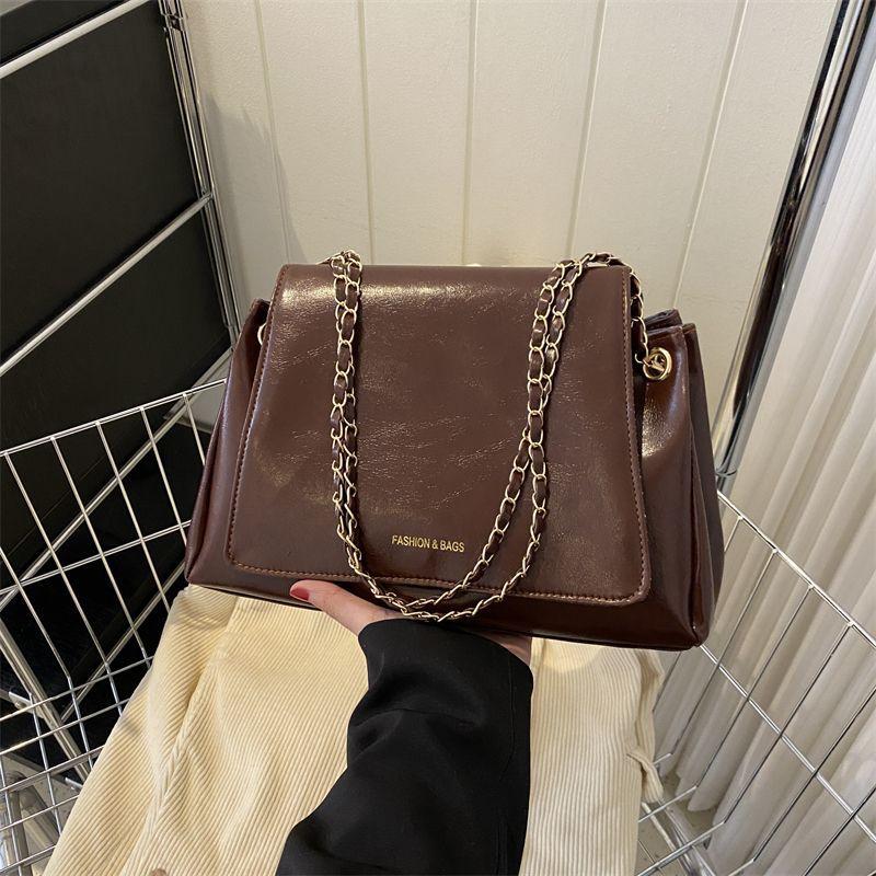 Large Capacity Bag Autumn and Winter 2025 New Retro Fashion Versatile Chain Shoulder Crossbody Premium Commuter Tote Bag