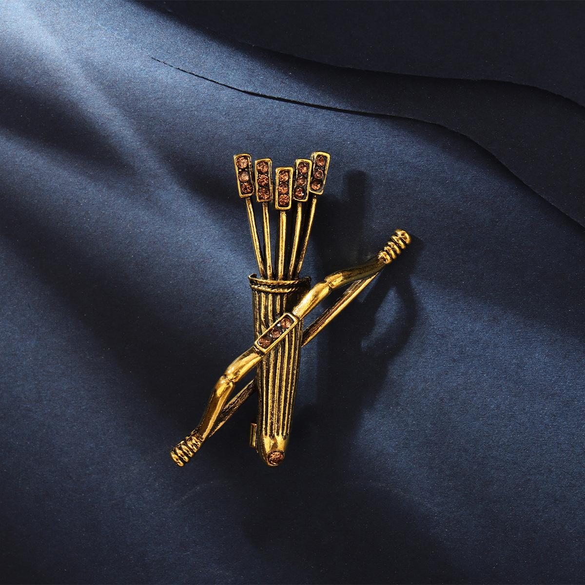 

Винтажная и персонализированная мужская брошь в виде лука и стрел, металлический значок-аксессуар, колчан со стрелами, эмалевая булавка золотой